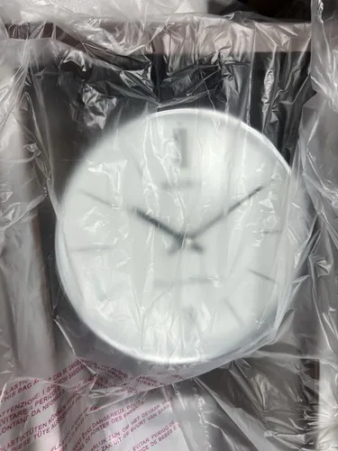 Seiko QXA771 modern wall clock image 2